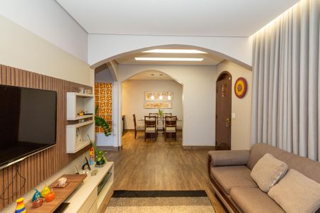 Sala de casa à venda com 4 quartos, 264m² em Carlos Prates, Belo Horizonte