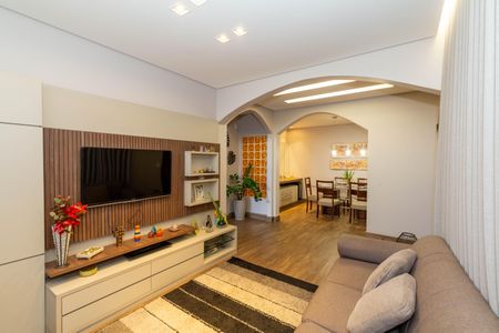 Sala de casa à venda com 4 quartos, 264m² em Carlos Prates, Belo Horizonte