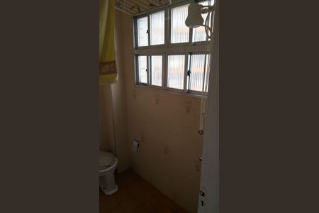 Banheiro de apartamento para alugar com 1 quarto, 45m² em Boa Vista, São Vicente