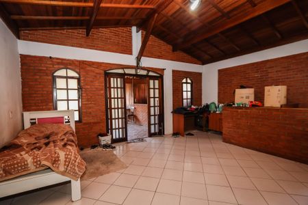 Sala de casa à venda com 5 quartos, 220m² em Jardim Miriam, São Paulo