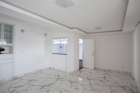 Sala de casa à venda com 3 quartos, 359m² em Rio Branco, Belo Horizonte