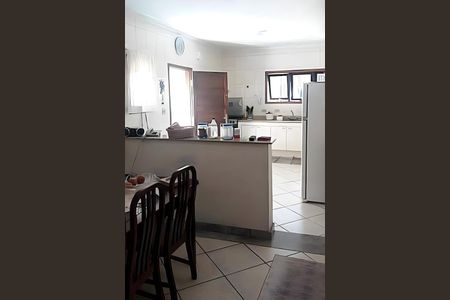 Casa à venda com 3 quartos, 180m² em Bosque da Saúde, São Paulo