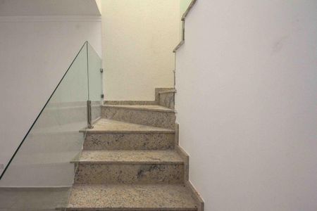 Escada de casa à venda com 3 quartos, 120m² em Jardim Iva, São Paulo