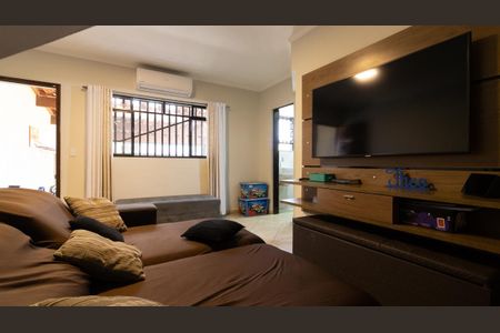 Sala de casa para alugar com 2 quartos, 140m² em Jardim Danfer, São Paulo