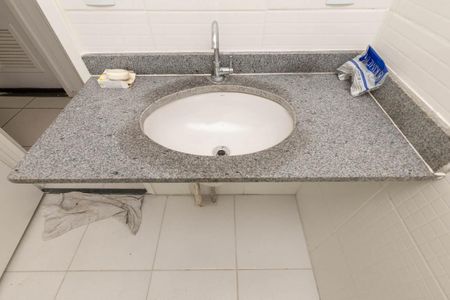 Banheiro de kitnet/studio para alugar com 1 quarto, 40m² em Vila Buarque, São Paulo