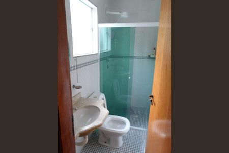 Banheiro de casa à venda com 3 quartos, 300m² em Vila Nivi, São Paulo