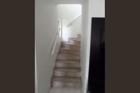 Casa à venda com 3 quartos, 300m² em Vila Nivi, São Paulo