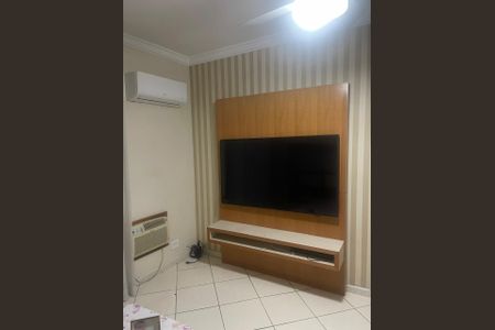 Sala de casa à venda com 4 quartos, 264m² em Benfica, Rio de Janeiro