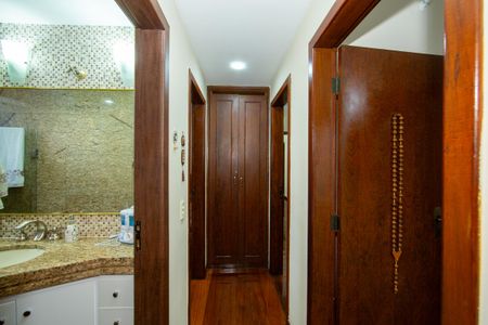 Corredor de apartamento à venda com 3 quartos, 125m² em Gutierrez, Belo Horizonte