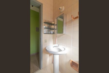 Banheiro de apartamento à venda com 1 quarto, 44m² em Cascata, Porto Alegre