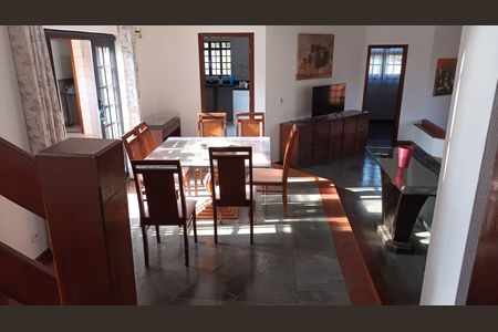 Sala de casa de condomínio para alugar com 4 quartos, 336m² em Condomínio Estância Marambaia, Vinhedo