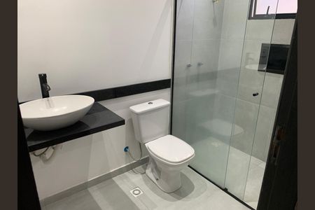 Banheiro da Suíte 2 de casa de condomínio para alugar com 3 quartos, 380m² em Aruã, Mogi das Cruzes