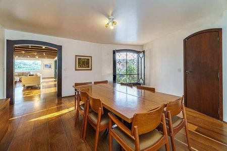 Casa à venda com 4 quartos, 1000m² em Vila Tramontano, São Paulo