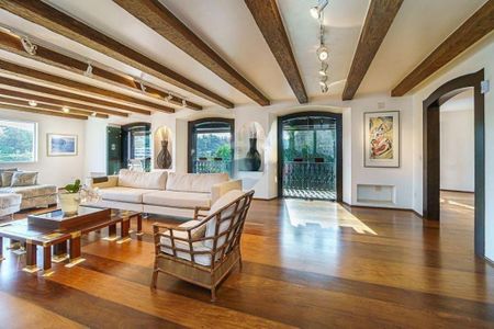 Casa à venda com 4 quartos, 1000m² em Vila Tramontano, São Paulo