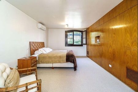 Casa à venda com 4 quartos, 1000m² em Vila Tramontano, São Paulo