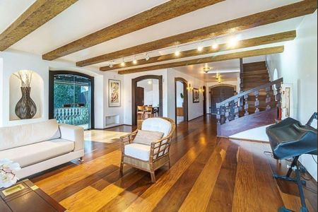 Casa à venda com 4 quartos, 1000m² em Vila Tramontano, São Paulo