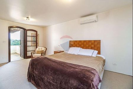 Casa à venda com 4 quartos, 1000m² em Vila Tramontano, São Paulo