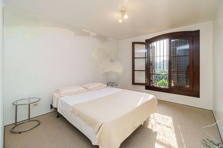 Casa à venda com 4 quartos, 1000m² em Vila Tramontano, São Paulo