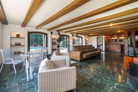 Casa à venda com 4 quartos, 1000m² em Vila Tramontano, São Paulo