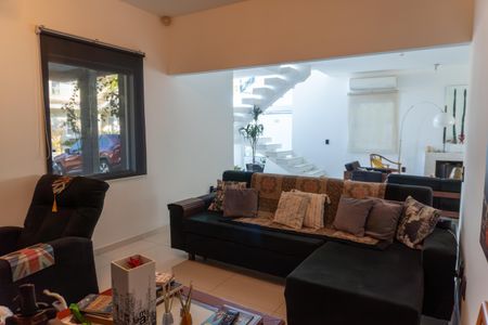 Sala de TV 1 de casa de condomínio para alugar com 3 quartos, 360m² em Loteamento Villa Branca, Jacareí