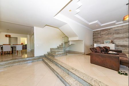 Sala 1 de casa à venda com 4 quartos, 343m² em Cabral, Contagem