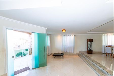 Sala 2 de casa à venda com 4 quartos, 343m² em Cabral, Contagem