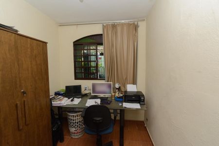 Casa1 - Quarto 1 de casa à venda com 4 quartos, 303m² em Brasil Industrial (barreiro), Belo Horizonte