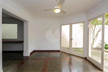 Casa à venda com 3 quartos, 323m² em Jardim Petropolis, São Paulo