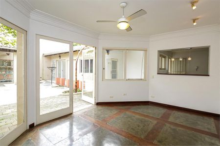 Casa à venda com 3 quartos, 323m² em Jardim Petropolis, São Paulo