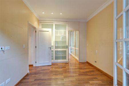 Casa à venda com 3 quartos, 261m² em Granja Julieta, São Paulo