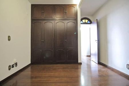 Casa para alugar com 6 quartos, 500m² em Santo Antônio, Belo Horizonte