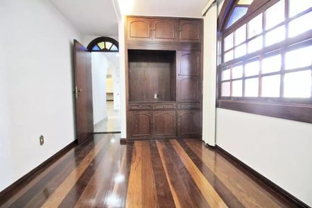 Casa para alugar com 6 quartos, 500m² em Santo Antônio, Belo Horizonte