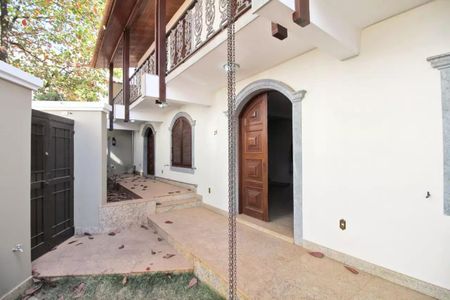 Casa para alugar com 6 quartos, 500m² em Santo Antônio, Belo Horizonte