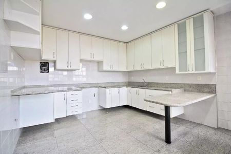 Casa para alugar com 6 quartos, 500m² em Santo Antônio, Belo Horizonte