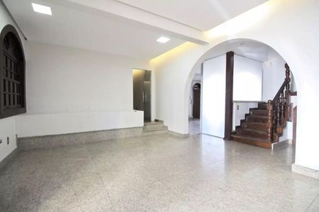 Casa para alugar com 6 quartos, 500m² em Santo Antônio, Belo Horizonte