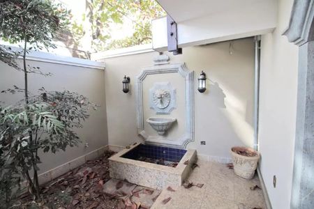 Casa para alugar com 6 quartos, 500m² em Santo Antônio, Belo Horizonte