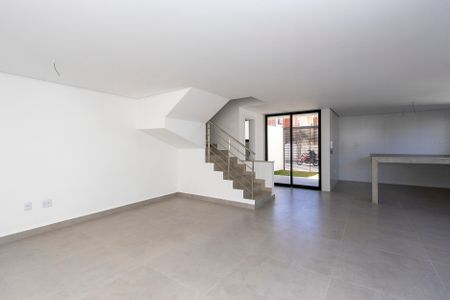 Sala de casa à venda com 3 quartos, 210m² em Planalto, Belo Horizonte