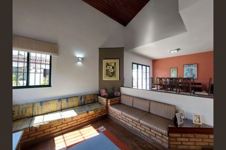 Sala da Lareira de casa à venda com 3 quartos, 348m² em Jardim Santa Helena, São Paulo