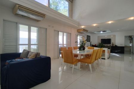 Sala de casa de condomínio para alugar com 4 quartos, 600m² em Jacarepaguá, Rio de Janeiro