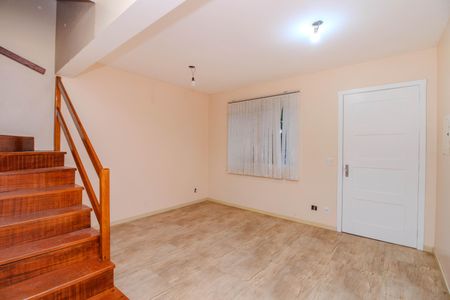 Sala de casa de condomínio à venda com 3 quartos, 77m² em Humaitá, Porto Alegre