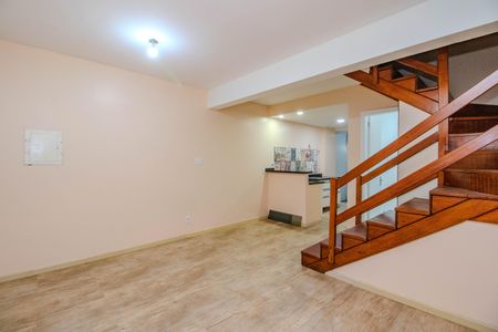 Sala de casa de condomínio à venda com 3 quartos, 77m² em Humaitá, Porto Alegre