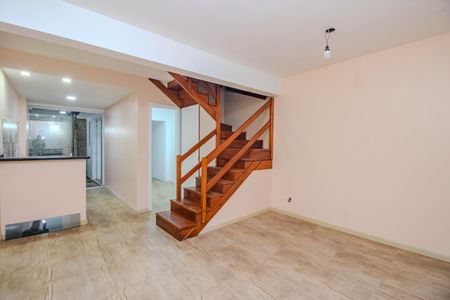 Sala de casa de condomínio à venda com 3 quartos, 77m² em Humaitá, Porto Alegre