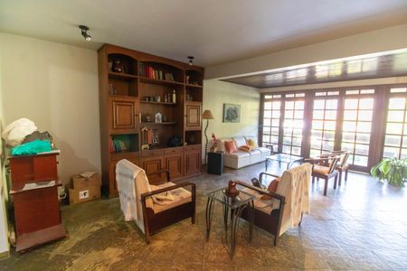 Sala de casa de condomínio à venda com 4 quartos, 336m² em Itaipu, Niterói