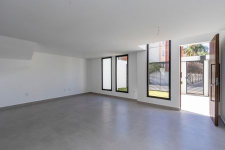 Sala de casa à venda com 3 quartos, 210m² em Planalto, Belo Horizonte
