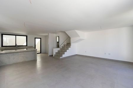 Sala de casa à venda com 3 quartos, 210m² em Planalto, Belo Horizonte