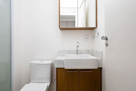 Banheiro de kitnet/studio para alugar com 1 quarto, 26m² em Consolação, São Paulo
