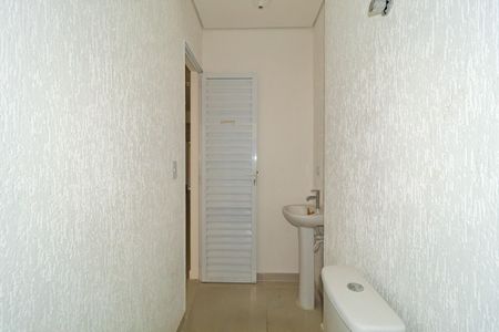 Banheiro de kitnet/studio para alugar com 1 quarto, 44m² em Jardim Analia Franco, São Paulo