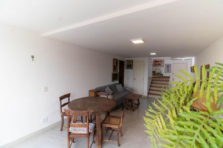 Sala de casa de condomínio à venda com 3 quartos, 160m² em Maria Paula, Niterói