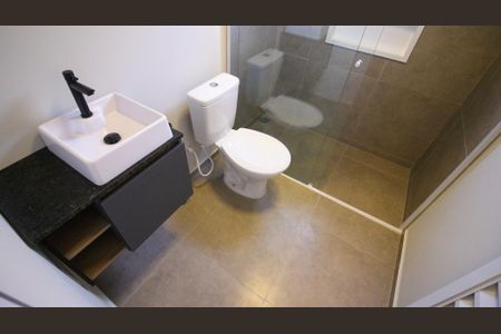 Banheiro de casa de condomínio para alugar com 1 quarto, 40m² em Vila Bela, São Paulo