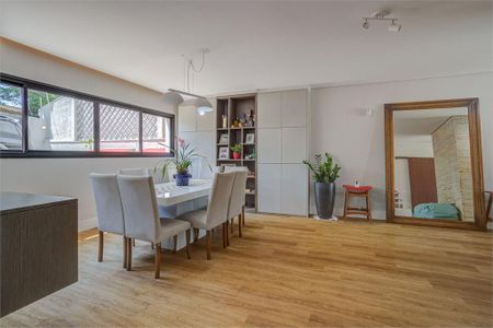 Casa à venda com 4 quartos, 350m² em Granja Julieta, São Paulo